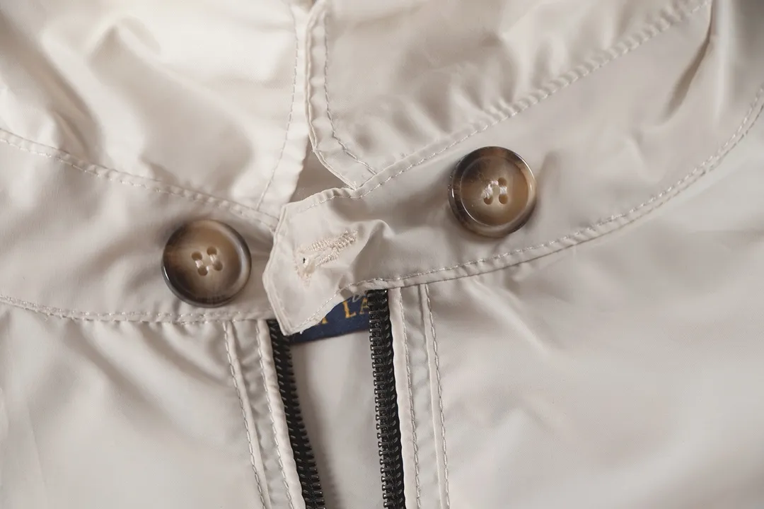 P316 Color: black/light card/off-white Size: S M L Customized two-color webbing strip on the back collar, with zippered side pockets inside ✅ - POLO brand zipper, genuine leather zipper piece, dark and light two-color buttons ✅ - RL25SS new jacket fabric is made of lightweight polyester fiber, windproof and waterproof, lighter, suitable for travel or daily outdoor sports, simple line design and wide and neat tailoring, unisex style for both men and women, good for commuting, classic and durable